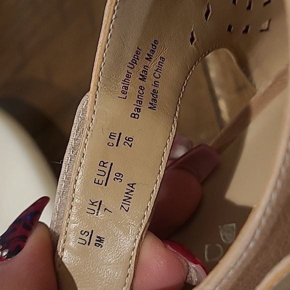 Naturalizer Zinna leather cut out sandals size 9 - Picture 3 of 7